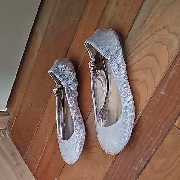 BCBG flats size 6 silvery and shiny ✨️ - Picture 2 of 6